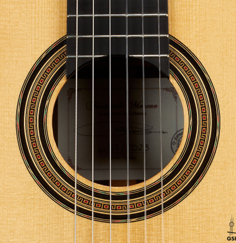 The rosette of a 2023 Fernando Moreno classical guitar made of spruce and Indian rosewood