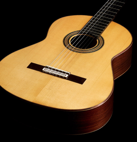 The soundboard of a 2023 Fernando Moreno classical guitar made of spruce and Indian rosewood