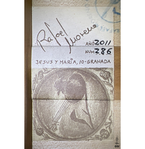 The label of a 2011 Rafael Moreno Rodriguez classical guitar made of spruce and maple
