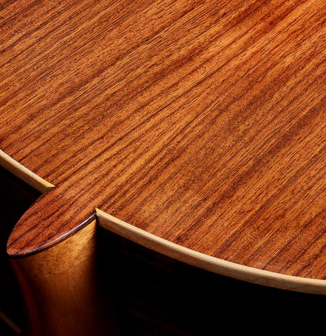 The heel and back binding of a 2017 Fernando Moreno classical guitar made of cedar and Indian rosewood