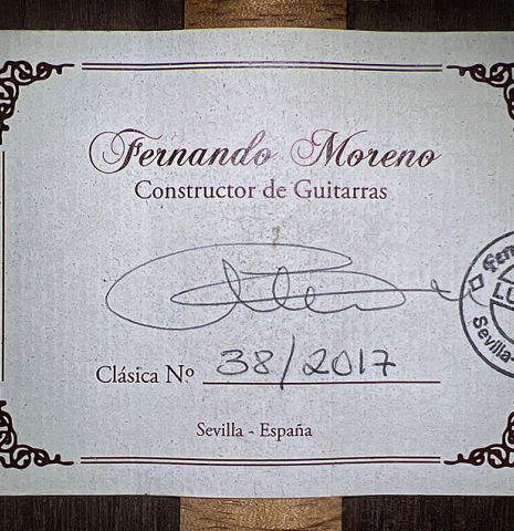 The label of a 2017 Fernando Moreno classical guitar made of cedar and Indian rosewood