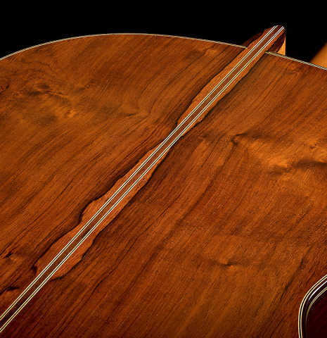 The back center seam of a 2026 Fernando Moreno classical guitar made of spruce and African rosewood