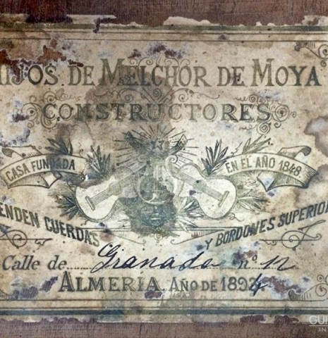 The label of a 1894 Hijos de Melchor de Moya guitar made of spruce and maple