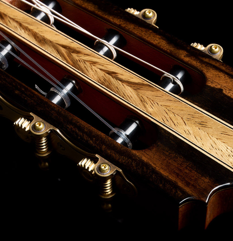 The headstock veneer and tuning machines of a 2026 Oscar Munoz classical guitar made of spruce and Makassar ebony