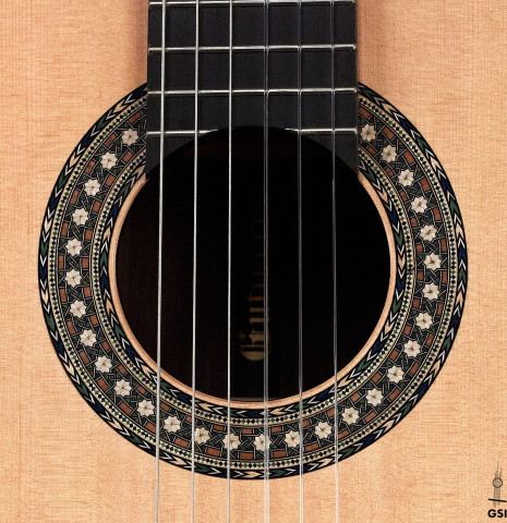 The rosette of a 2022 Miguel Angel Gutierrez classical guitar made of spruce and Indian rosewood.