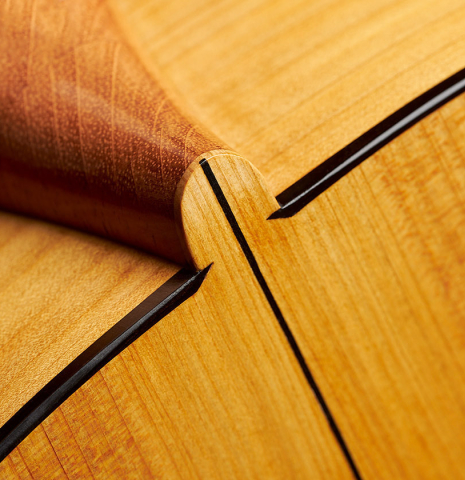 The heel and back binding of a 2023 Stefan Nitschke "Vicente Arias" classical guitar made of spruce and cypress