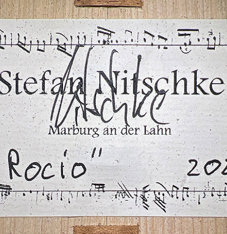 The label of a 2023 Stefan Nitschke "Vicente Arias" classical guitar made of spruce and cypress