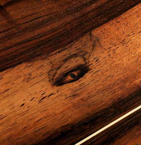 The back center seam of a 2024 Stefan Nitschke "Santos" classical guitar made of spruce and CSA rosewood