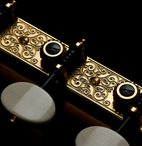 The tuning machines of a 2024 Stefan Nitschke "Santos" classical guitar made of spruce and CSA rosewood