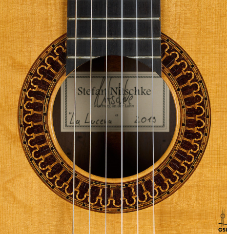 The rosette of a 2019 Stefan Nitschke "Romanillos" classical guitar made of spruce and CSA rosewood