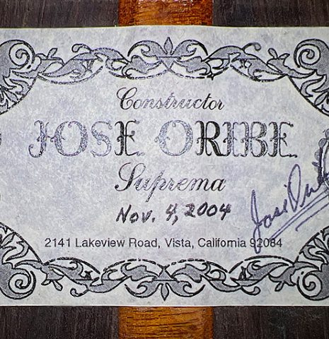 The label of a 2004 Jose Oribe &quot;Suprema&quot; classical guitar made of spruce and CSA rosewood