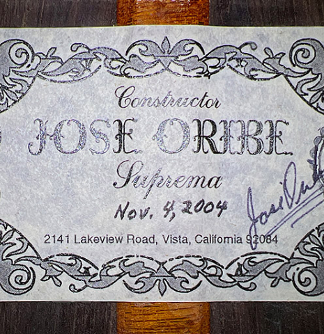 The label of a 2004 Jose Oribe &quot;Suprema&quot; classical guitar made of spruce and CSA rosewood