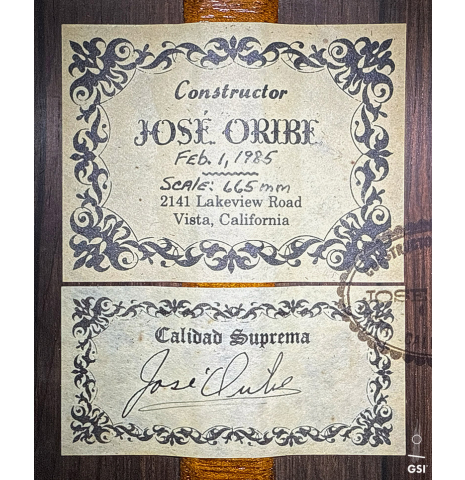The label of a 1985 Jose Oribe "Calidad Suprema" classical guitar made of cedar and CSA rosewood
