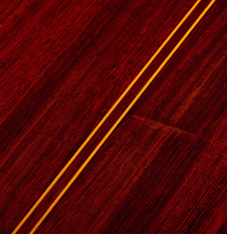 The back center seam of a 1987 Jose Oribe "Gran Suprema" (ex Scott Tennant) classical guitar made of cedar and CSA rosewood