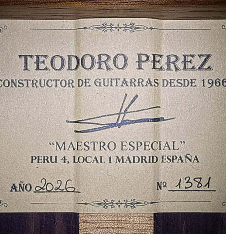 The label of a 2026 Teodoro Perez "Especial - Bois de Rose" classical guitar made of cedar and African rosewood