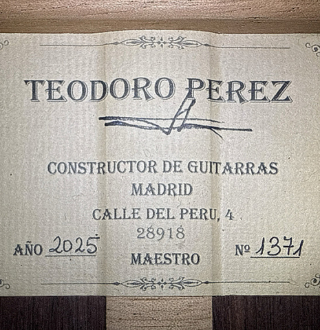 The label of a 2025 Teodoro Perez "Maestro" classical guitar made of spruce and African rosewood