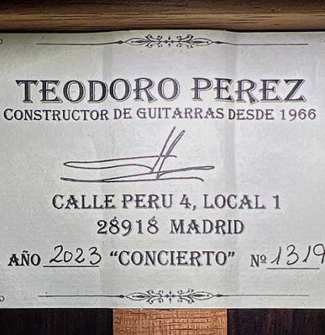 The label of a 2023 Teodoro Perez &quot;Concierto&quot; classical guitar made of cedar and Indian rosewood.