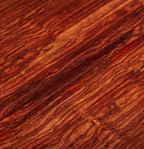 Detail of the back grain patterns of a 2024 Teodoro Perez "Concierto" classical guitar made of cedar and Indian rosewood.