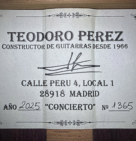 The label of a 2025 Teodoro Perez "Concierto" classical guitar made of cedar and Indian rosewood.