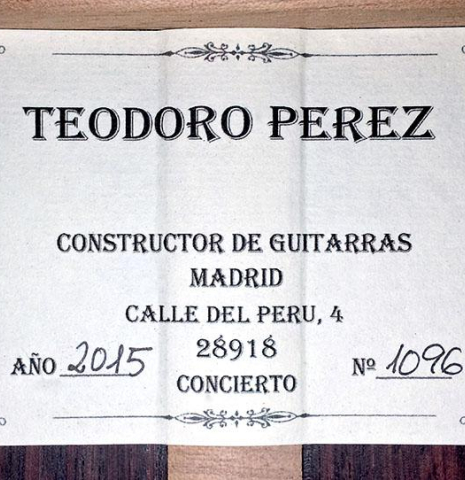 The label of a 2015 Teodoro Perez "Concierto" classical guitar made of spruce and Indian rosewood