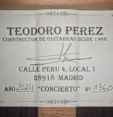 The label of a 2024 Teodoro Perez "Concierto" classical guitar made of spruce and Indian rosewood