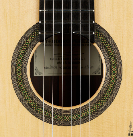 The rosette of a 2024 Teodoro Perez "Concierto" classical guitar made of spruce and Indian rosewood