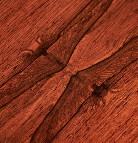 Closeup of the back grain patterns of a 2023 Teodoro Perez "Epecial" classical guitar made of spruce and African rosewood.
