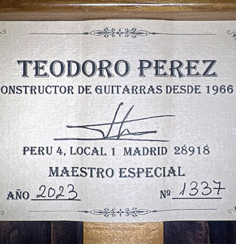 The label of a 2023 Teodoro Perez "Epecial" classical guitar made of spruce and African rosewood.