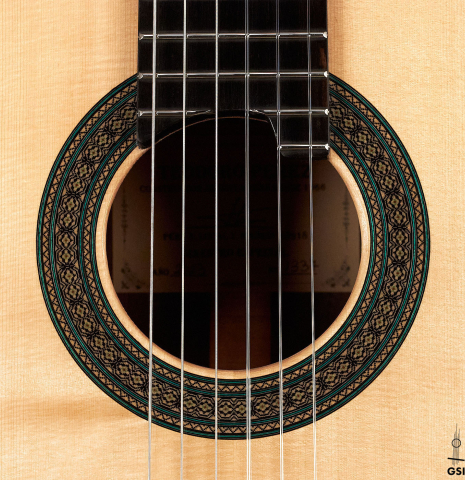 The rosette of a 2023 Teodoro Perez "Epecial" classical guitar made of spruce and African rosewood.