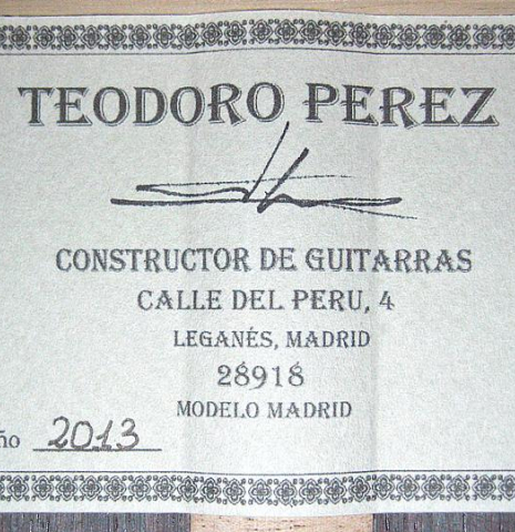 The label of a 2013 Teodoro Perez "Madrid" classical guitar made of spruce and Indian rosewood
