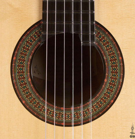 The rosette of a 2020 Teodoro Perez "Especial Aniversario" classical guitar made of spruce and cocobolo