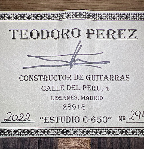 The label of a 2022 Teodoro Perez &quot;Estudio C-650&quot; classical guitar model made with cedar and Indian rosewood