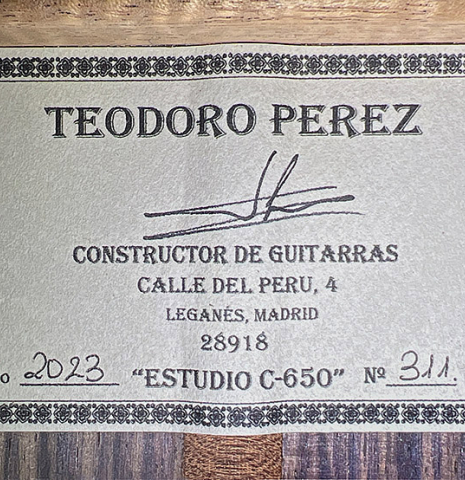 The label of a 2023 Teodoro Perez "Estudio C-650" classical guitar made of cedar and Indian rosewood.