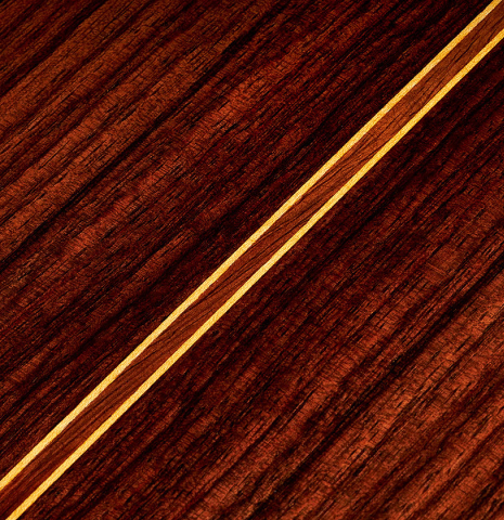 Closeup of the back center seam of a 2024 Teodoro Perez "Estudio C-650" classical guitar made of cedar and Indian rosewood.