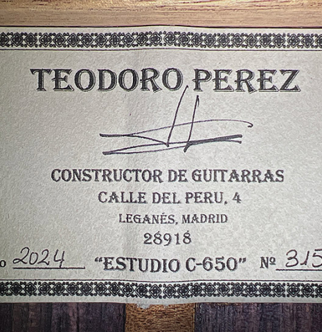The label of a 2024 Teodoro Perez "Estudio C-650" classical guitar made of cedar and Indian rosewood.
