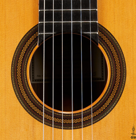 The rosette of a 2024 Teodoro Perez "Estudio C-650" classical guitar made of cedar and Indian rosewood.