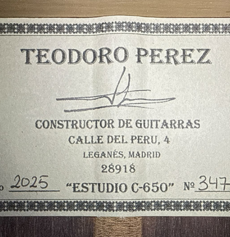 The label of a 2025 Teodoro Perez "Estudio C-650" classical guitar made of cedar and Indian rosewood.