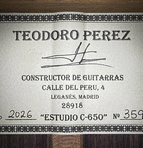 The label of a 2026 Teodoro Perez "Estudio C-650" classical guitar made of cedar and Indian rosewood