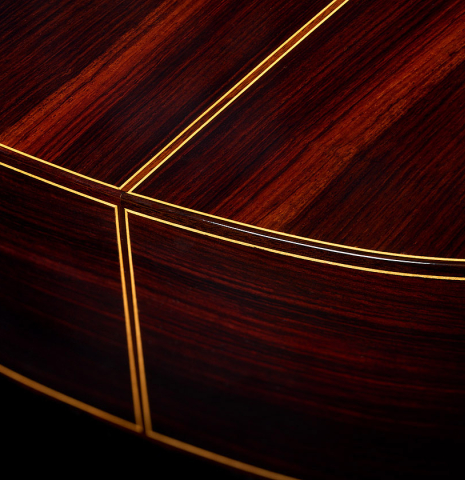 The ribs at the foot with back binding and purflings of a 2026 Teodoro Perez "Estudio C-650" classical guitar made of cedar and Indian rosewood