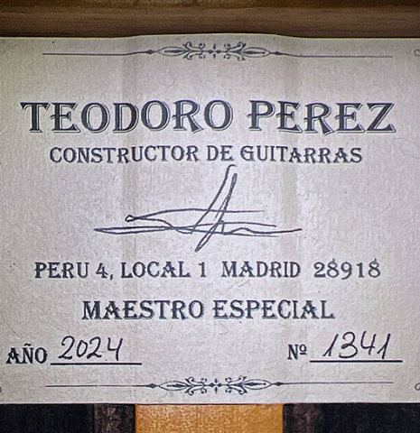 The label of a 2024 Teodoro Perez "Especial" classical guitar made of spruce and African ebony