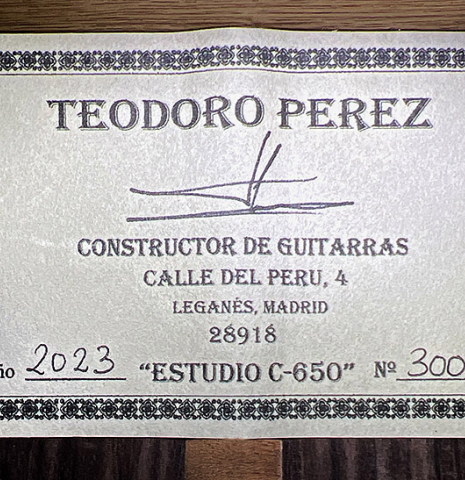The label of a 2023 Teodoro Perez &quot;Estudio C-650&quot; classical guitar made of spruce and Indian rosewood.