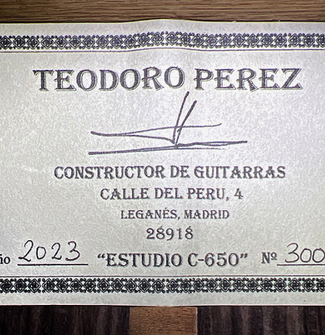 The label of a 2023 Teodoro Perez "Estudio C-650" classical guitar made of spruce and Indian rosewood.