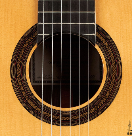The rosette of a 2023 Teodoro Perez "Estudio C-650" classical guitar made of spruce and Indian rosewood.