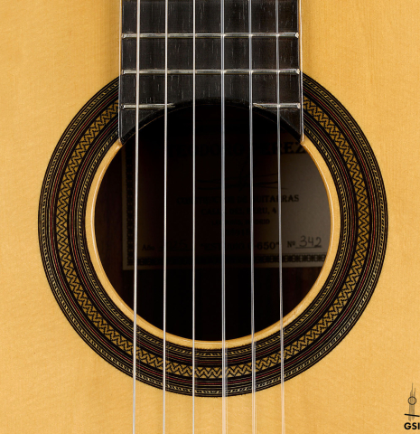 The rosette of a 2025 Teodoro Perez "Estudio C-650" classical guitar made of spruce and Indian rosewood