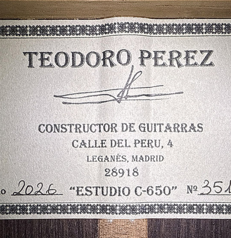 The label of a 2026 Teodoro Perez "Estudio C-650" classical guitar made of spruce and Indian rosewood
