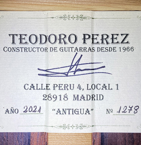 The label of a 2021 Teodoro Perez "Antigua" classical guitar made with cedar top and African rosewood back and sides.