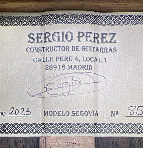 The label of a 2023 Sergio Perez "Segovia" model of classical guitar made of spruce and green ebony. 