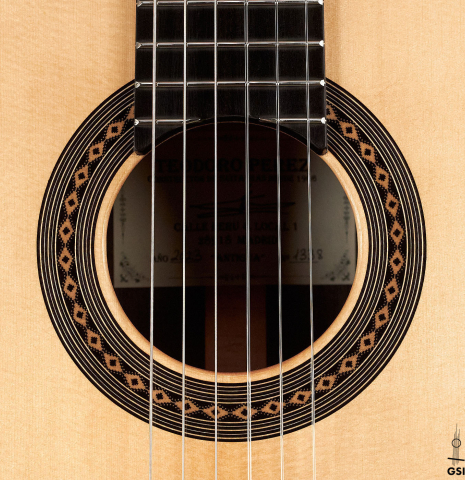 The rosette of a 2023 Teodoro Perez "Antigua" classical guitar made of spruce and Indian rosewood.