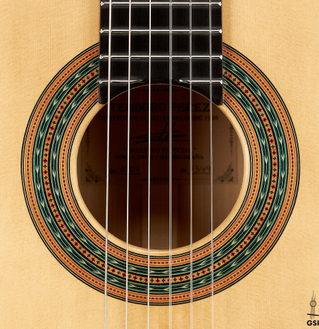 The rosette of a 2024 Teodoro Perez "Especial" classical guitar made of spruce and Bubinga