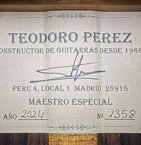 The label of a 2024 Teodoro Perez "Especial" classical guitar with cedar and cocobolo